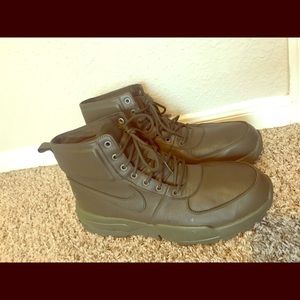 Nike ACG boots